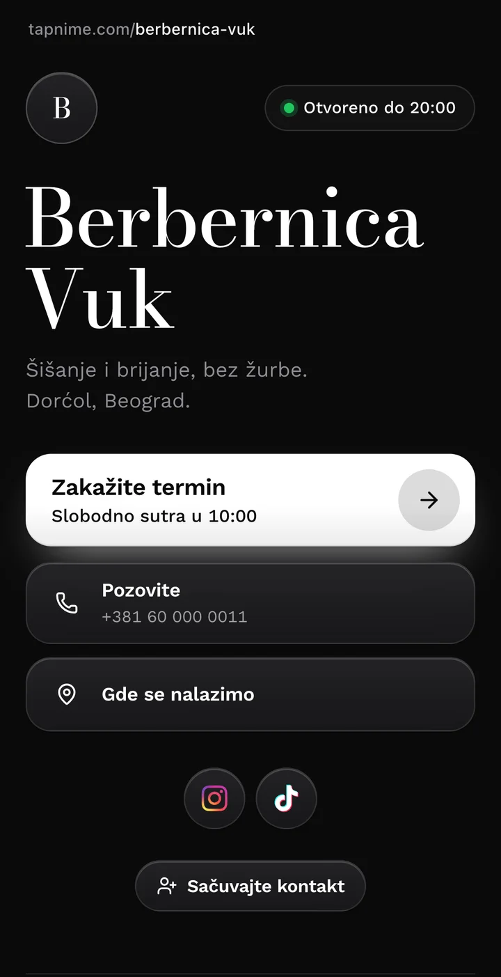 Stranica Berbernice Vuk: „Otvoreno do 20:00”, dugme „Zakažite termin” sa prvim slobodnim vremenom, „Pozovite” i „Gde se nalazimo”.